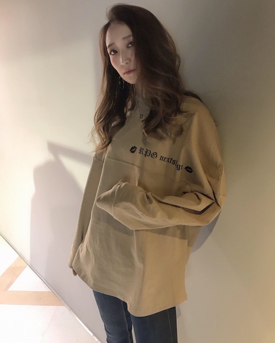 61yyyyy's tweet photo. ☑️R.P.G.nextstage
_
【 over size long sleeve t shirt 】
M / L
beige / black / lime green
¥7,000+tax
_
beige押し
#RPGnextstage https://t.co/KBBe66kc8d