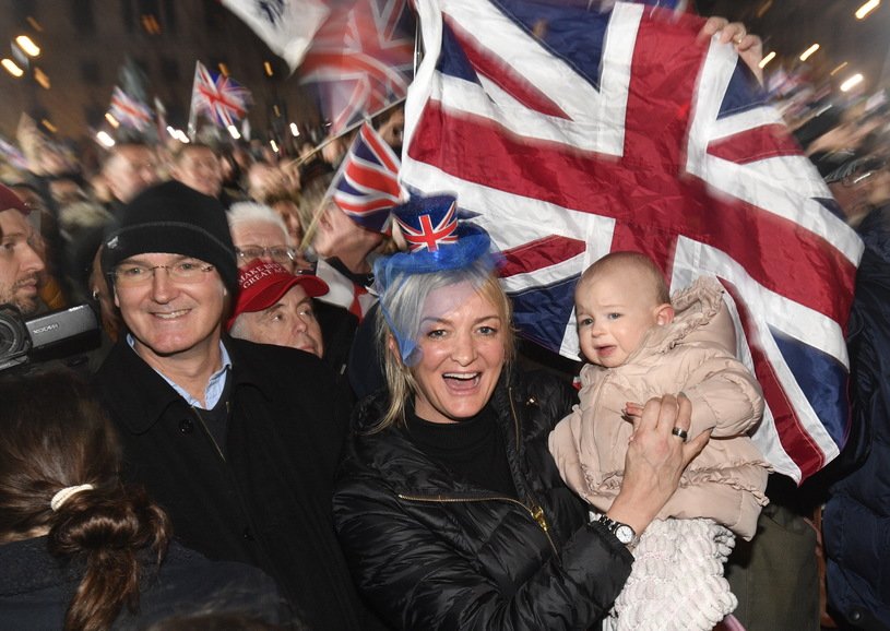 AKaplon's tweet photo. Jako Polak od kilkunastu lat mieszkający w UK właśnie uświadomiłem sobie, że od kilku godzin żyję już poza eurokołchozem i poczułem się - jako Polak - w końcu Europejczykiem pełną gębą, czyli jak wolny człowiek bez kagańca nakładanego wciąż przez brukselskich kacyków. https://t.co/PNvROLgqKP
