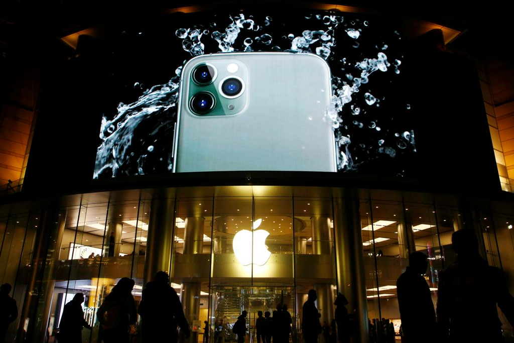 Apple to close all China mainland stores due to virus outbreak