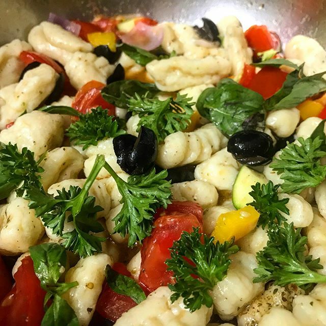 shabanasalaudd1's tweet image. GNOCCHI

Yes .. a pasta variation that is made with potatoes &amp;amp; flour was taught by our one of Ammeez culinary student.

Our twist to it ..we replaced Aloo with Rataloo and wow it did taste amazing 
@vagabundho this one is for you

Learning has no End

#ammeezkitchen 
#sweetp…