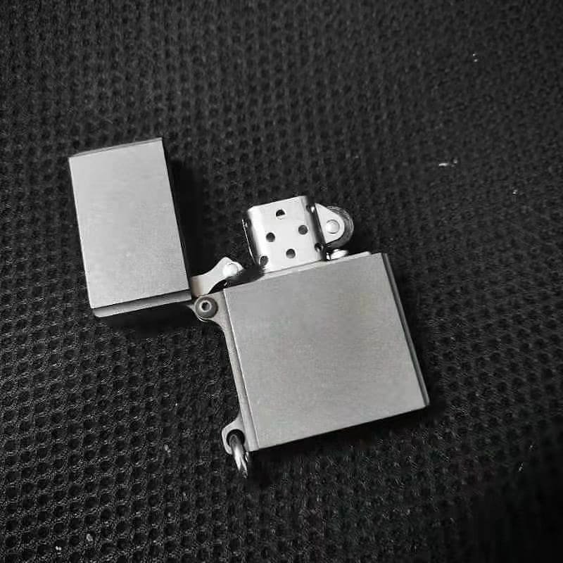 titaniumlighter's tweet photo. solid titanium lighter case custom huge hinger edc armor thinkness Zippo pipe insert camping outdoor gear handgraving engraver artwork https://t.co/idodO4QiZ0
