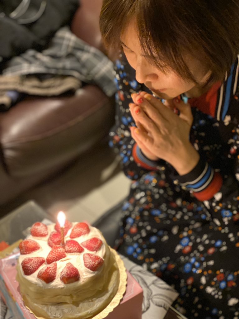 youbear's tweet photo. 我想，我上輩子一定是拯救了地球☺️
才會這麼幸福，有超愛我對我超級包容超好的家人。
以及超愛我的朋友、同事，
謝謝你們的愛，讓我在面臨人生逆境時能夠堅強、有更多的勇氣往前走。
我要我愛的你們，永遠平安健康
我要我的工作精進、成長，步步高升
第三個不說出口的願望就讓我放在心裡
.
.
#birthday https://t.co/cRxWMKo2d4