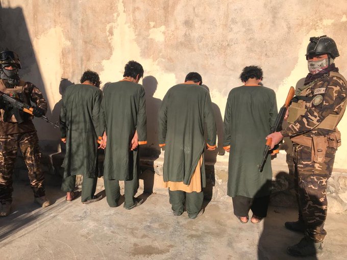 NasimRustami's tweet photo. جیلانی فرهاد سخنگوی والی هرات  می گویندكه امنیت ملی در چند عملیات طی یک هفته دوازده تن را به اتهام فعالیت های تروریستی، دزدی های مسلحانه، اختطاف،  بازداشت کرده است. وى افزود از نزد این افراد مقداری اسلحه و مهمات و البسه نظامی نیز بدست آمده است.
#ANDSF
#Herat
#Afghanistan https://t.co/YiJzx7hvkF