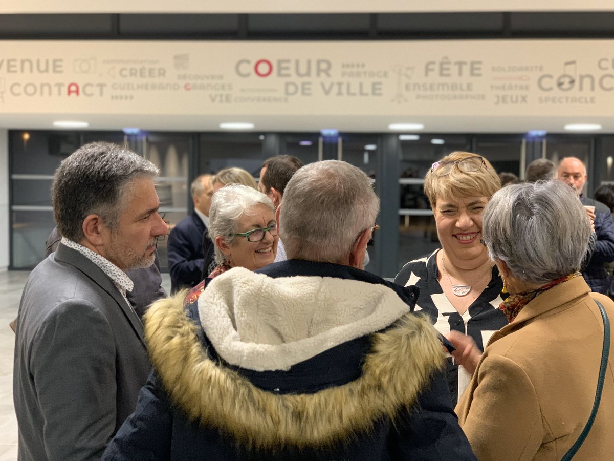 SylvieGaucher07's tweet photo. Retour en images sur notre première réunion publique, devant une salle pleine. Un grand merci à tous !👏🏻 #OnContinueEnsemble #GuilherandGranges
Découvrez le nom des 35 colistiers sur https://t.co/niyfVSVXqT https://t.co/5giw2qcZv1