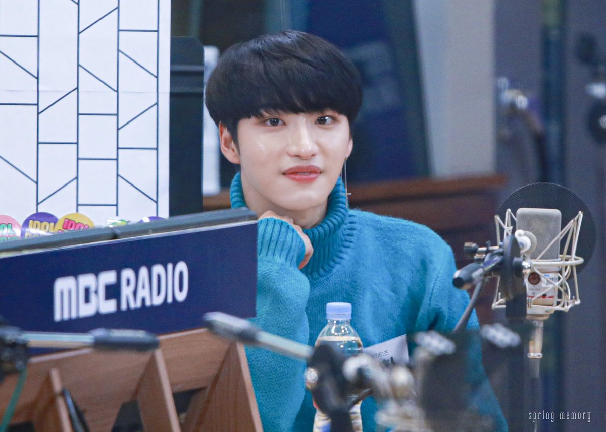 hwabun's tweet photo. -` ᴘᴀʀᴋ sᴇᴏɴɢʜᴡᴀ.🌷. .ˊ♡ idol radio♡ˊ. . 🐳´-
Просто посмотрите на этого малыша.От него прям и веет софтом.В этом свитере,он такой уютный.Упакуйте мне его пожалуйста,я заберу его к себе домой.🌸
©️springmemory403
#ateez #성화 #SEONGHWA https://t.co/PDsemte4iK