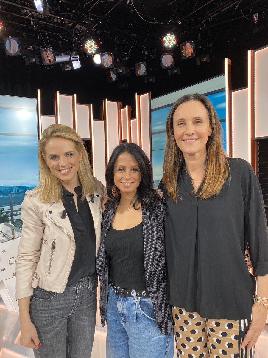 Claire_Arnoux's tweet photo. Le we #SportFémininToujours débute avec un #salonvip sous le signe de l’humour avec @LaBajon dès 13h30 sur @beinsports_FR #bein1 A tout à l’heure! #vouscouperez #humour #chroniques @pabanclara https://t.co/8e4PbaWZbg