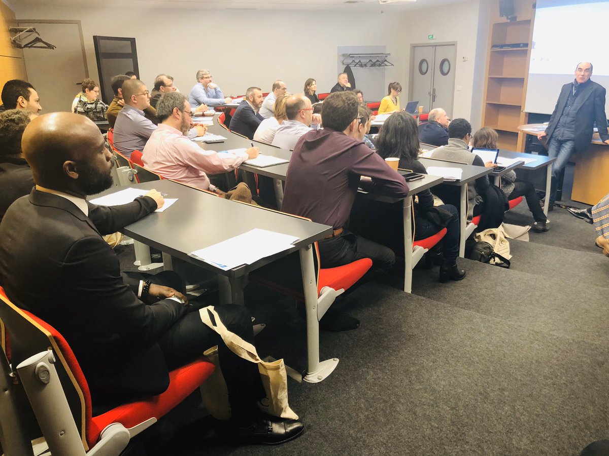 essec's tweet photo. Présentation du programme Management Général par Philippe-Pierre Dornier, Directeur Académique et Claire Demoulin, Admission Manager, accompagnés de 3 diplômés qui partagent leur expérience et leur évolution après l’ESSEC. #JPOESSEC #ExecEd https://t.co/hGkiasns8v