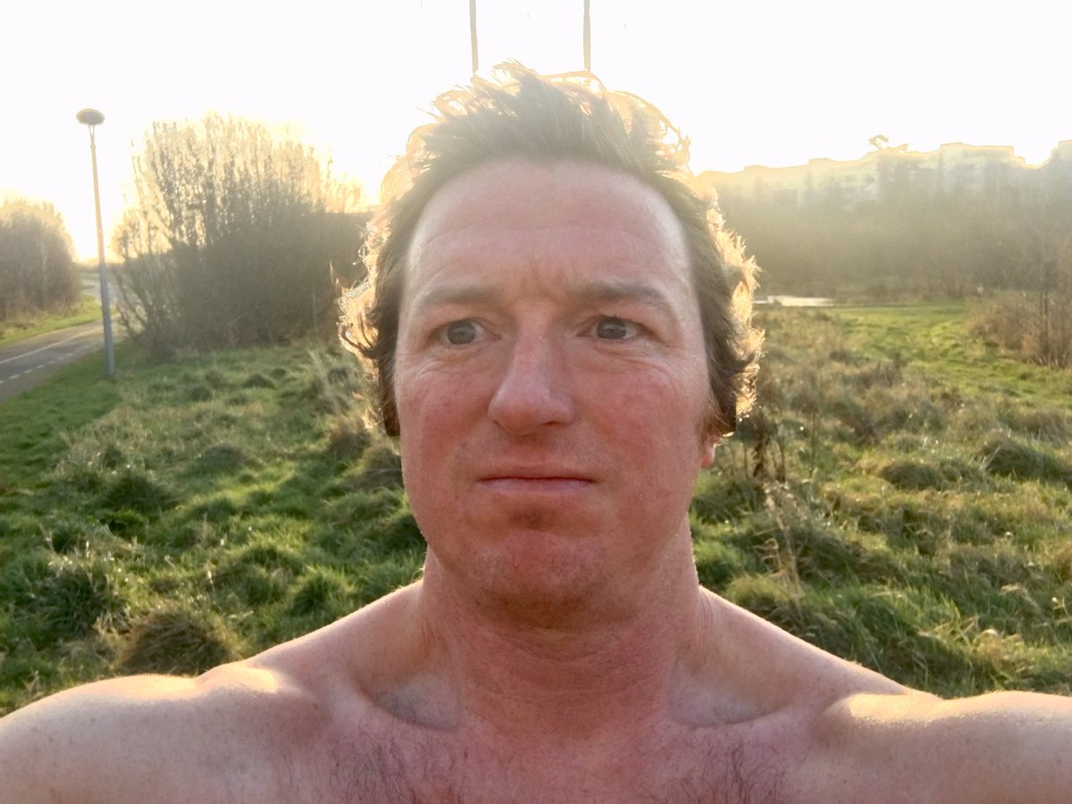 Trickstersworld's tweet photo. The sun, beginning its ascent, caught him and gave him an aureole as in some baroque painting.
I’m not sorry. #Running #TortoiseRun2020 #LoveFinglas https://t.co/k3Qfqu0l1G