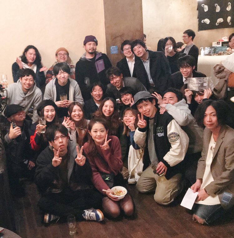 okandeomasu's tweet photo. 初企画ありがとうございました💐salsaのスズケンさんから「多岐に渡る面々が遊びに来ててパニックになった」というお言葉を頂いたんだけどまさにその通りで、ロイジプシー〜WAO!に至るまでに出会った仲間やお客さんがいっぱい集まってくれてて、走馬灯のようでした・・・企画やって良かった〜✊ https://t.co/fTXRS4uTUa