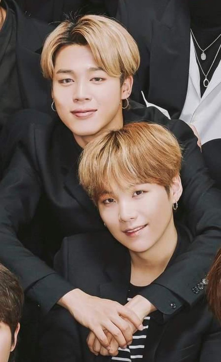 "BIGHIT FAMILY"
Hep mi iyisiniz ya 😎
Kuşlarımın sarıp sarmalanması 💛💛