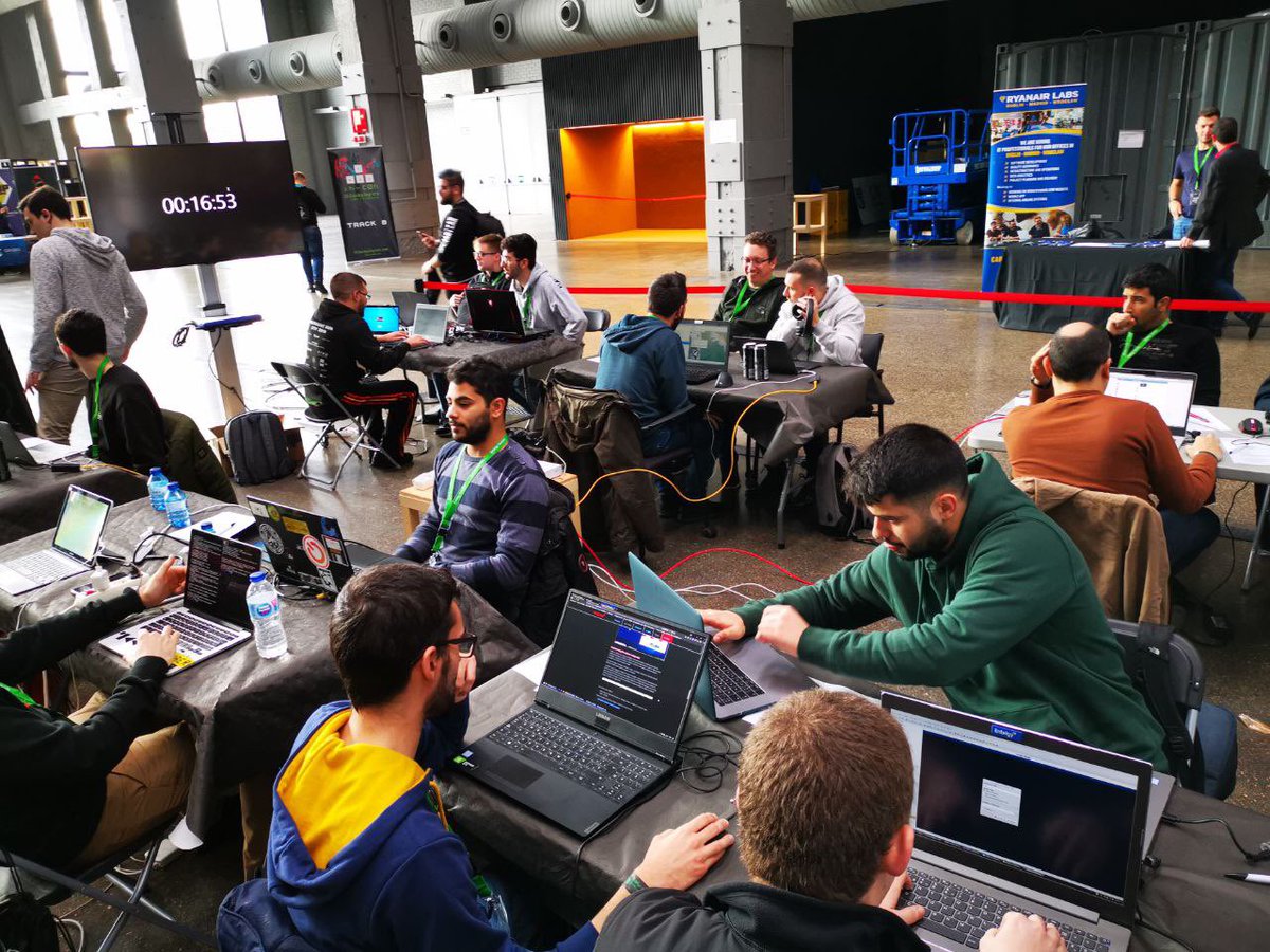 Todo listo para comenzar el #CTF de la #hc0n2020 de <a href="/hackplayers/">hackplayers</a> en <a href="/LaNaveMadrid/">La Nave</a> Impresionante el nivel de los participantes 🙀