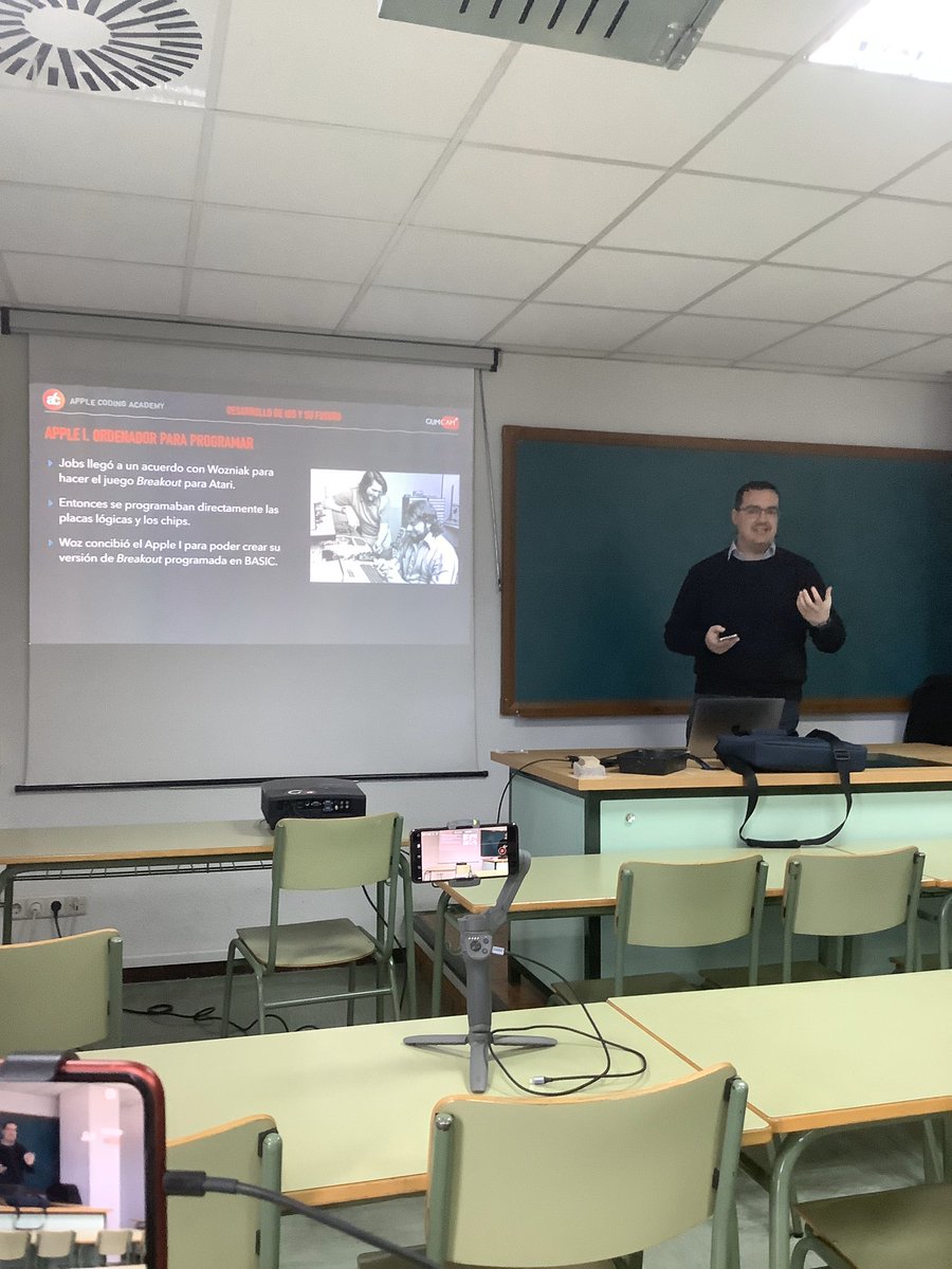 GUMCAM_ORG's tweet image. Hoy tenemos el privilegio de contar con @jcfmunoz que nos va a ilustrar sobre desarrollo de iOS y su futuro. #Applecoding
