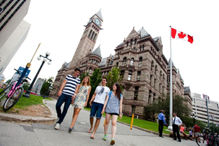 EmbassySummer's tweet photo. Always wanted to go and visit Canada? It’s now or never. Come learn some English with us in Toronto this summer.
https://t.co/ICmqgChuZF 
#embassysummer #toronto #torontosign #canadasummer #canadasummerschool #summerschoolcanada #summercamp #summerschool #studyintoronto https://t.co/a4yGcKgFUN