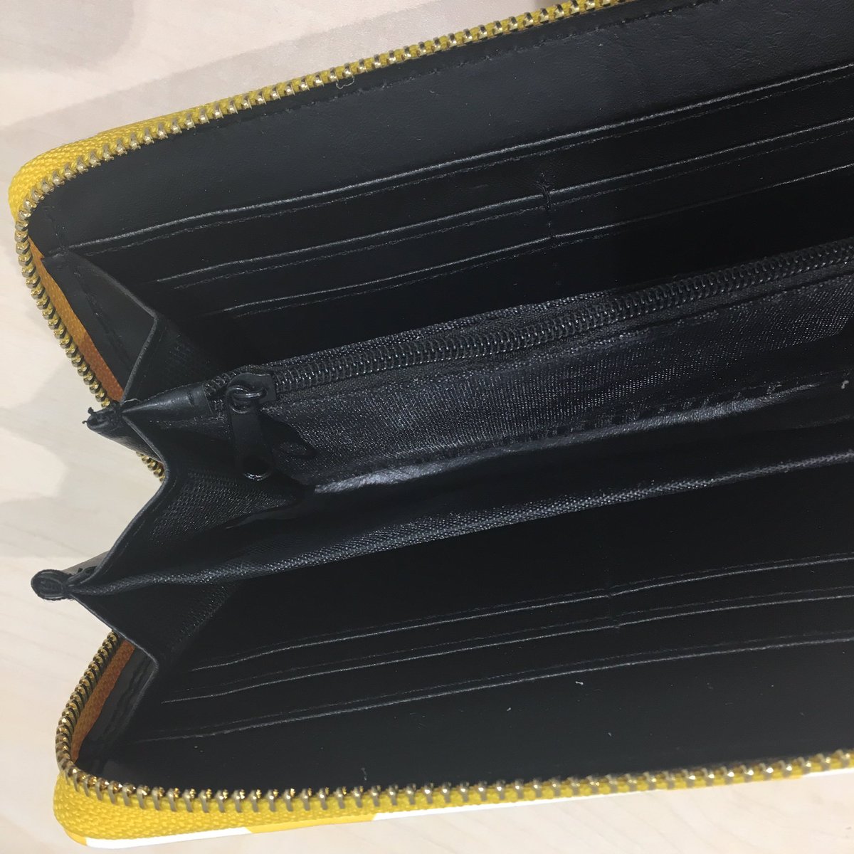 Asoko Zakka Store Asokoではお財布もたくさん取り揃えております こちらの星長財布 600 Tax はこのお値段で小銭入れやカード入れもたっぷり入ります 写真では少しわかりにくいですが 黒とネイビーと黄の3色展開です お問い合わせは各店舗まで