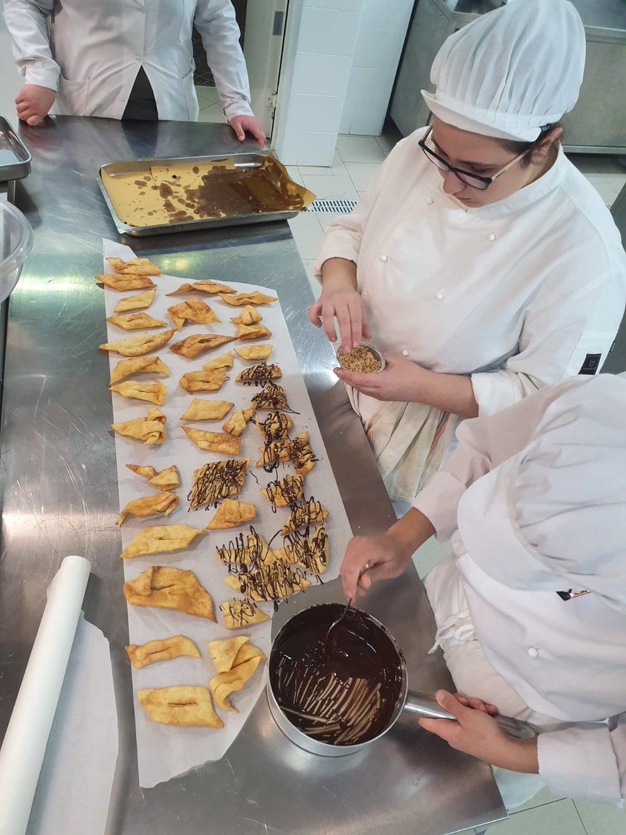 istitutomorano's tweet photo. #IstitutoMorano #Caivano #Napoli
#Sabato #1Febbraio #today #news
#Esercitazione #IPSEOA classe 2 F5
Chiacchiere di #Carnevale e #torta #Camilla https://t.co/Oq5dLuXBi7