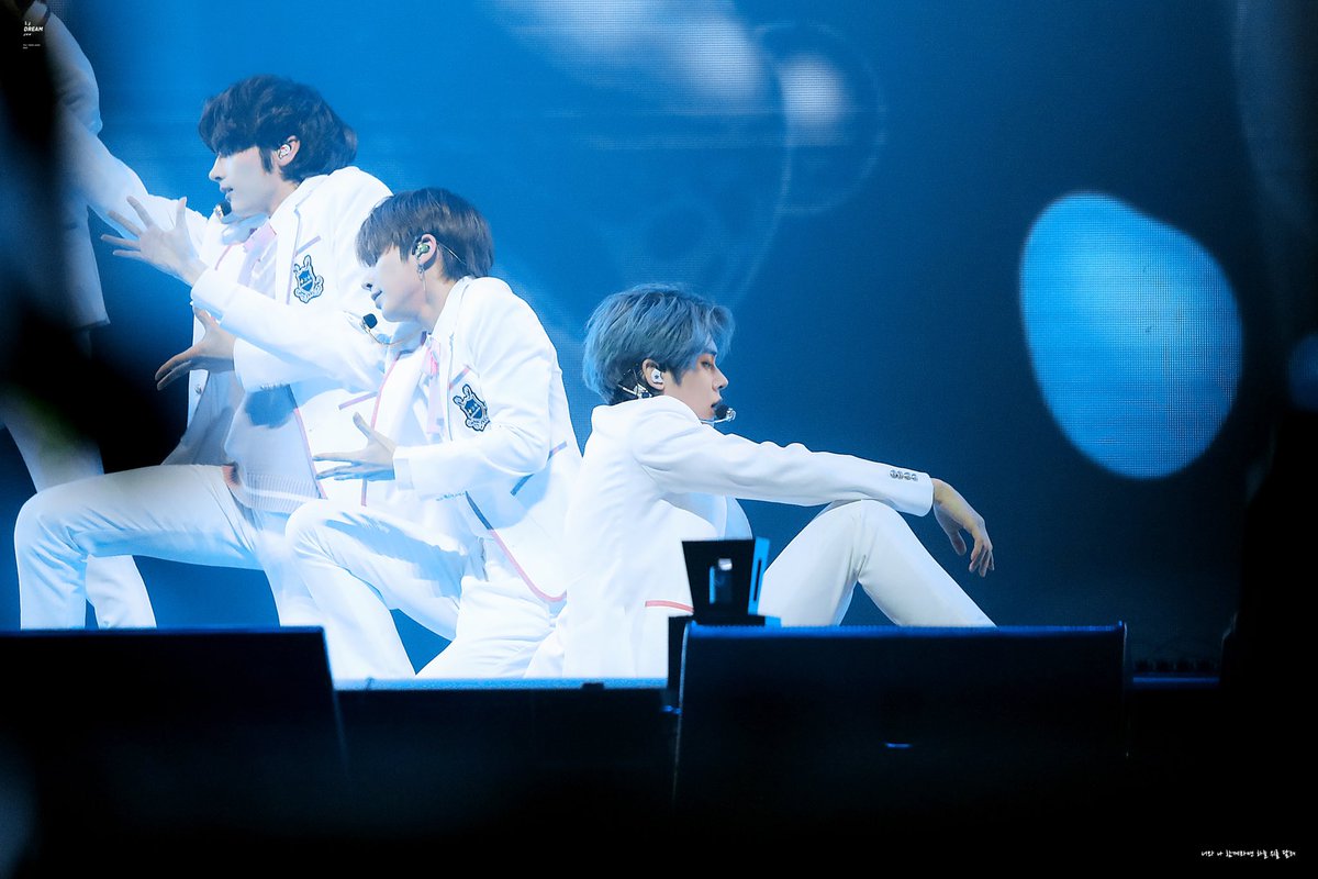 DREAMJun_0913's tweet photo. 20200130 서울가요대상  HD4P

#투모로우바이투게더 
#MOA
#연준 #YEONJUN
#TOMORROW_X_TOGETHER https://t.co/84oTpJObUf