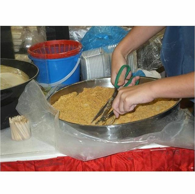 Soft, gooey glutinous rice balls rolled in sweet ground peanut is hands down, a favourite local street snack. Though Muah Chee can be easily made at home, it just tastes better when you buy it from the street vendor as he stretches the thick and sticky r… bit.ly/2uWkzXu