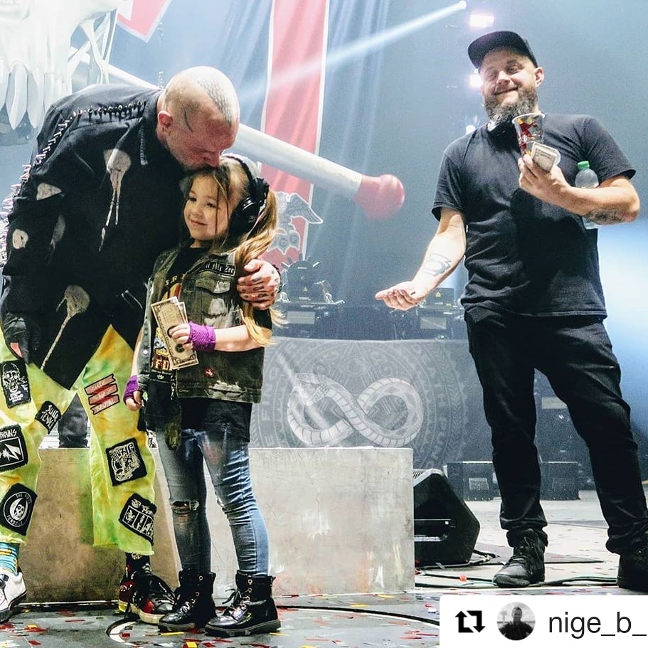 @5FDPChrisKael now this is a #shityesson moment thank you all so much for making my daughters night so bloody special. What @FFDP means to our family is to difficult to express. 🖤🖤