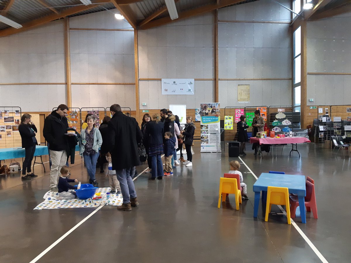 Matinée Petite Enfance à Riom ce matin qui ouvre la Semaine de la Petite Enfance organisée par <a href="/RLV_agglo/">Riom Limagne et Volcans Agglomération</a> jusqu'au 8/02. L'occasion de rencontrer les professionnels et découvrir les structures d 'accueil des tout-petits et les activités pour eux. #petiteenfance #modedegardeenfant