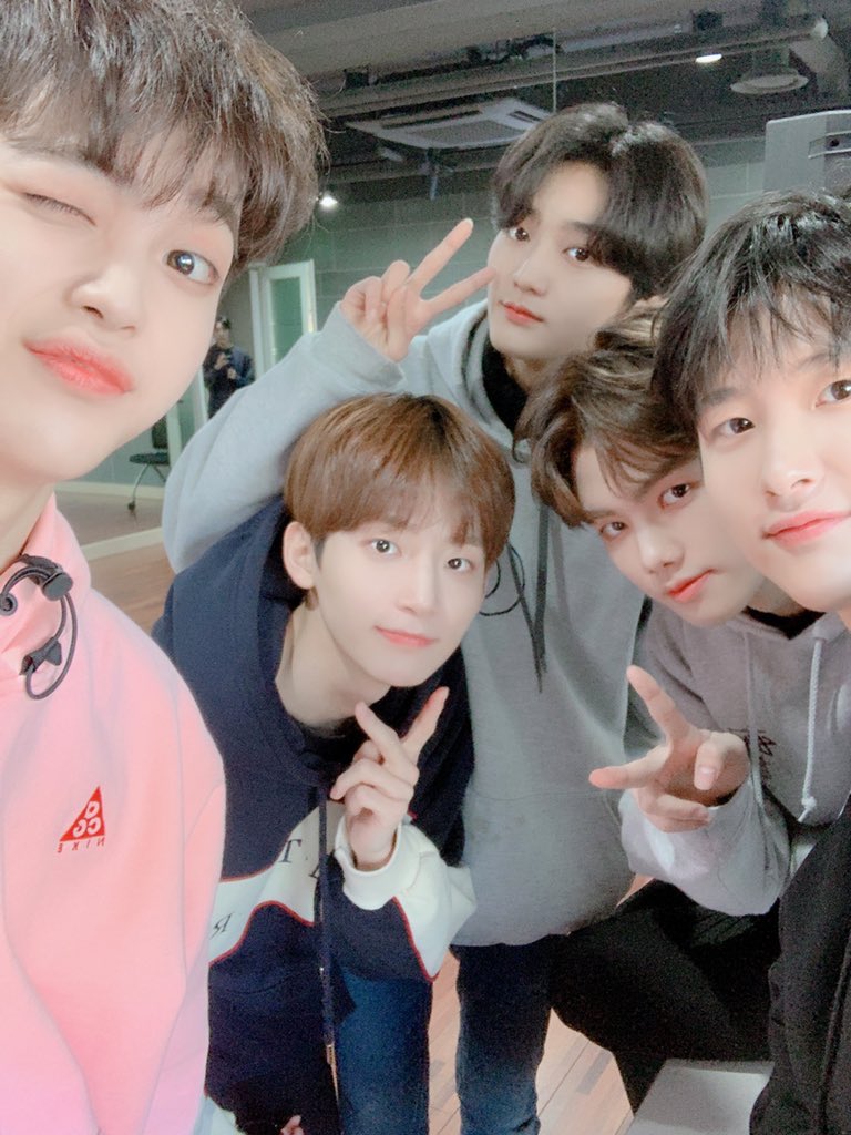 day 32: 1|2|20MINHEE SAID NOOT NOOT OH MY GODDDDDD JSHWJDH I FEEL LIKE HE PROBS ANNOYS SERIM ALL THE TIME  he also took a selca w allen and then one w hyeongjun jungmo woobin and taeyeong! (w sungmin in the bg lmao) anyway i love kang minhee and ssz have me in my uwus 