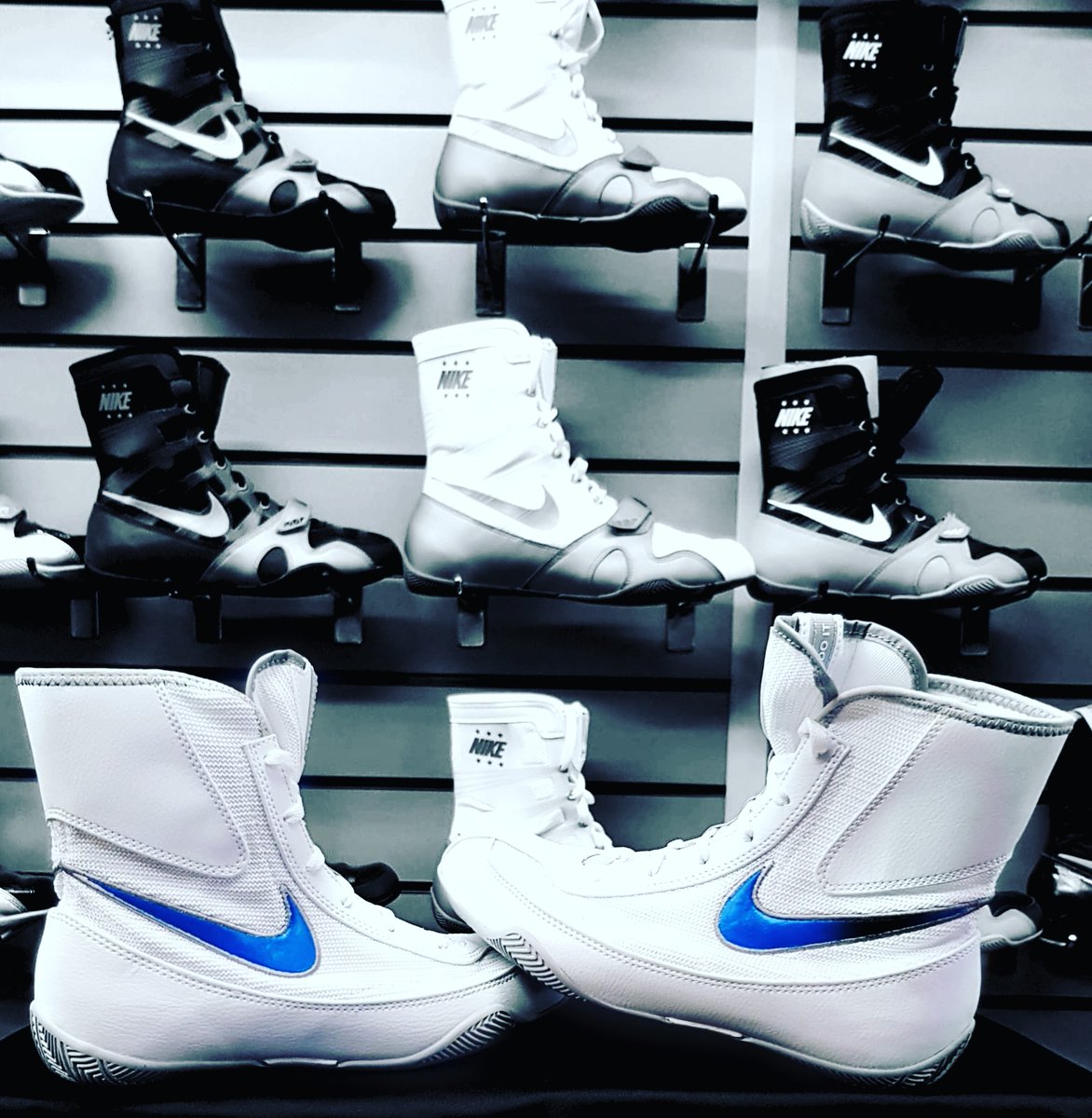 KOSportsUK's tweet photo. Bring out your individuality with Nike CUSTOMS by KO!! https://t.co/dzRvzWZVzv @nike @KOTwinsUK #kotwins #kosports #leeds #manchester #sheffield #NikeBoxing #HyperKo #Nike https://t.co/vzriozy3t9