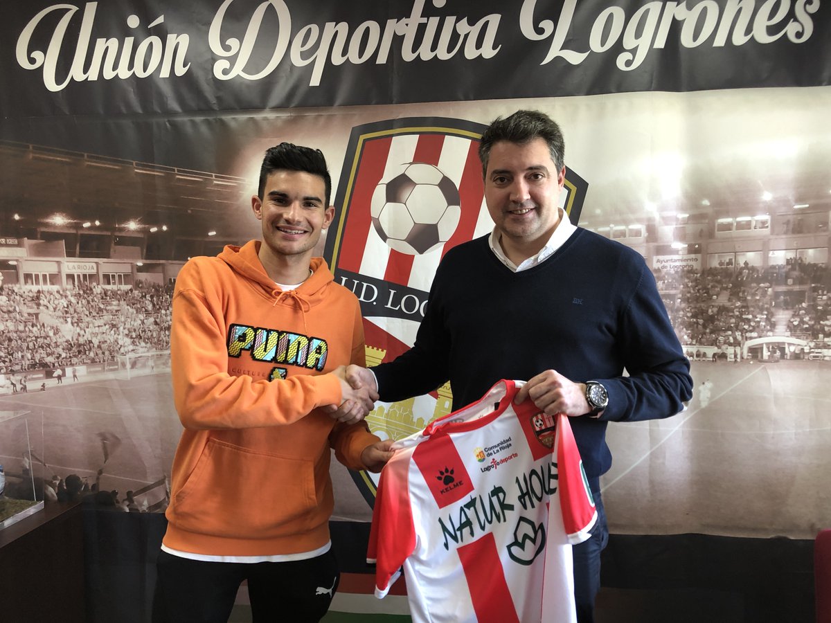 UDLogrones's tweet photo. #CanteraUDLog | Y el segundo fichaje del #UDLPromesas:

✔️ Antonio García (Murcia, 22/04/2000, 19 años)
📏 1,76 m ⚖️ 63 kg
📈 Delantero/extremo
🗺️ Procedencia: @valenciacf (Valencia Mestalla, 2ª B)
 
¡Bienvenido, @AntonioGarciiaN!
@CanteraUDLog https://t.co/yiDw3Zklfm