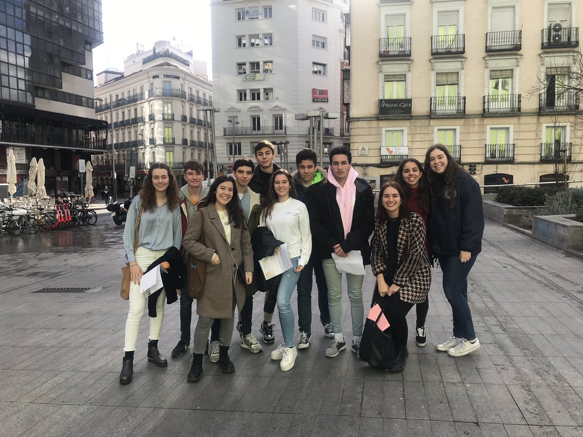 rjimenez_FR's tweet photo. Nuestros alumnos de @ColegioMirabal  pasan hoy sus exámenes DELF de la @AllianceMadrid. Bonne chance!!! https://t.co/a01Mx4tY7K