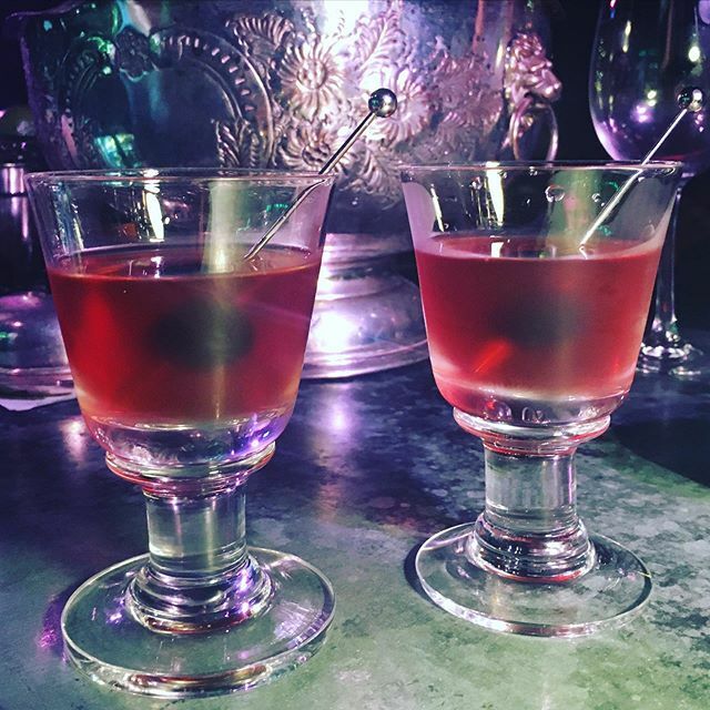 Simon Thomas (@realartisan) on Twitter photo A brace of fabulous Manhattans from last nights service. <a href="/woodfordreserve/">Woodford Reserve</a> #whiskeybourbon , Cocchi Di Torino vermouth, <a href="/angosturauk/">Angostura UK</a> bitters , dash of <a href="/bobsbitters/">Bobs Bitters</a> #chocolatebitters , barspoon of @luxardo_uk #maraschino and of course a #maraschinocherry
… ift.tt/3aYfyy9 A brace of fabulous Manhattans from last nights service. <a href="/woodfordreserve/">Woodford Reserve</a> #whiskeybourbon , Cocchi Di Torino vermouth, <a href="/angosturauk/">Angostura UK</a> bitters , dash of <a href="/bobsbitters/">Bobs Bitters</a> #chocolatebitters , barspoon of @luxardo_uk #maraschino and of course a #maraschinocherry
… ift.tt/3aYfyy9