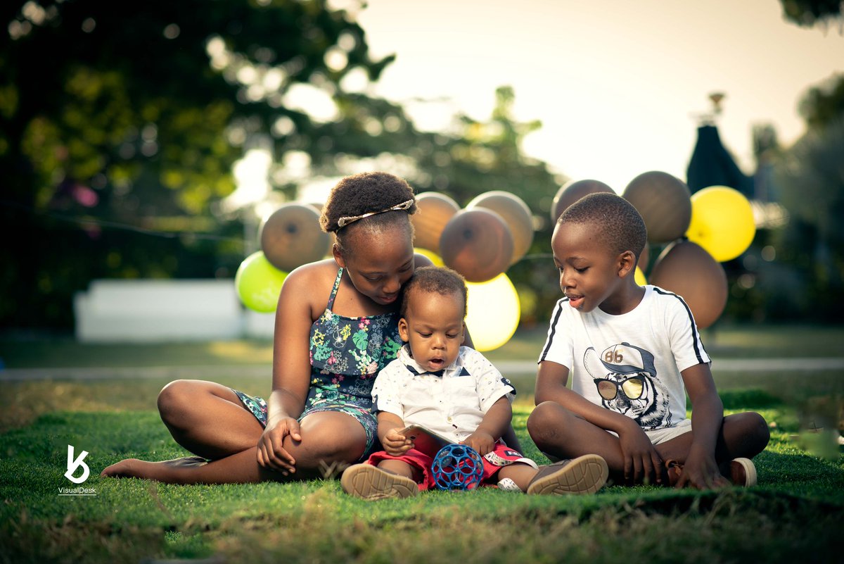 DeskVisual's tweet photo. Family portraits 2019 https://t.co/zakhqCnZCy