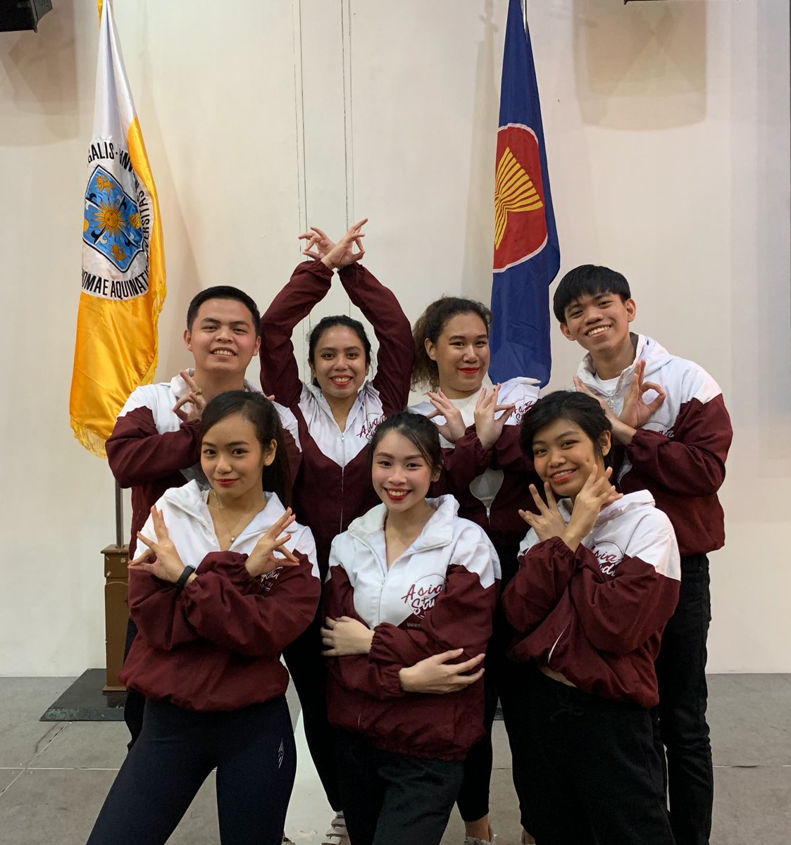 ust_ASFurasia's tweet photo. Furasia members with Prof. Denila during #USTMAM2020 ❤️💛💙

#AScend
#DiverseFurasia https://t.co/IaNUCpWG8p