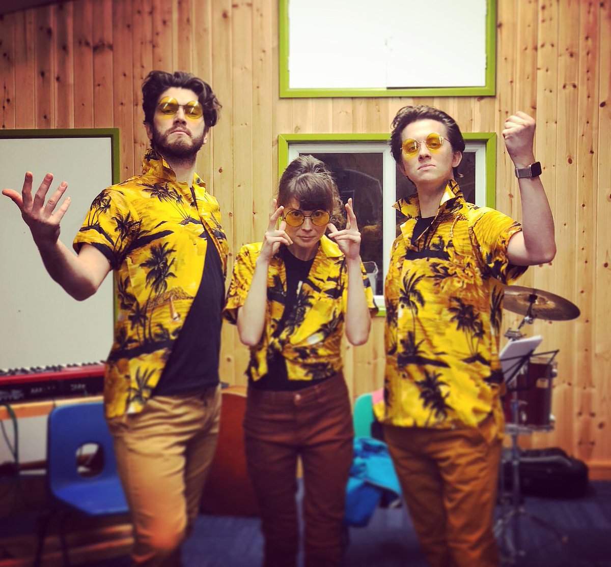 First performance of ICARUS @VAULTFestival in T minus 60 minutes! Show includes spoken English and BSL. Break a leg you bunch of Booleys! <a href="/NadiaNadarajah/">Nadia Nadarajah</a> <a href="/TheLaraSteward/">Lara Steward</a> <a href="/elliottrennie/">Elliott Rennie</a> @BeckyCBarry @joeyhicky <a href="/anna_marsland/">Anna Marsland</a> #icarusshow2020 #openingshow #VAULTFestival2020