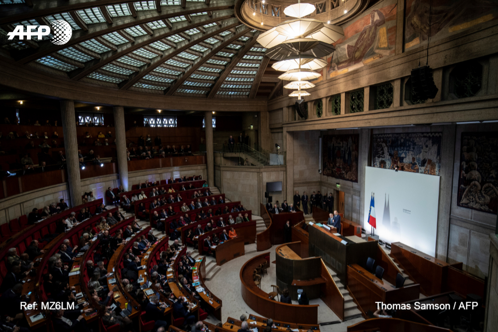 afpfr's tweet photo. Il a été un temps question de la supprimer, mais le gouvernement a choisi de temporiser: la question de la réversion de la retraite aux femmes divorcées après le décès de leur ex-conjoint sera tranchée par une ordonnance et nombre d'acteurs s'en inquiètent
https://t.co/HHr9FTqFVw https://t.co/EOnePZayXu