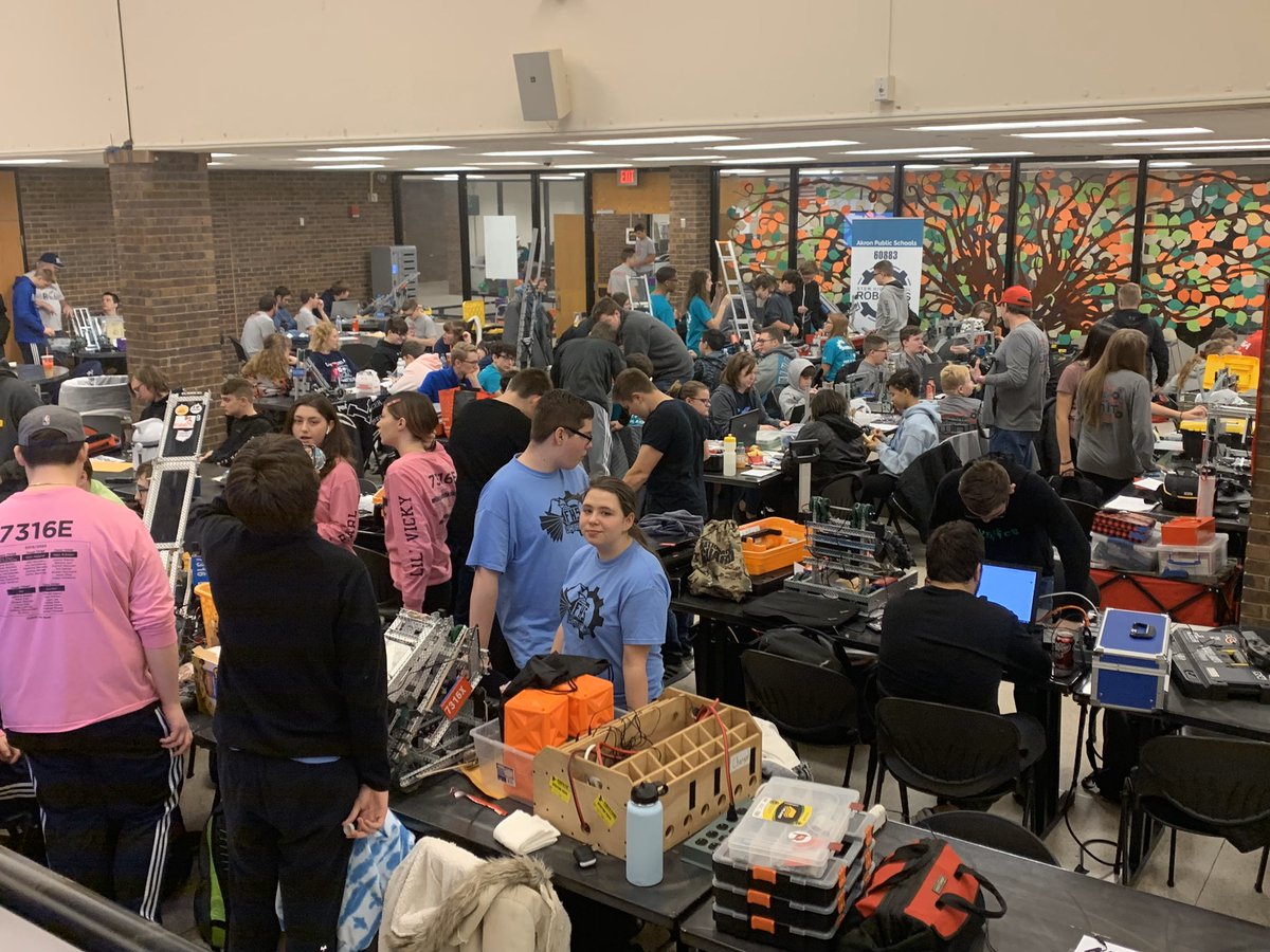 MaraBanfield's tweet image. We are underway! Come see us at mcctc today @MCCTC @STEMAcademy2 @jcene2019 #AutonomousRobot #CareerTechOhio @OHEducation