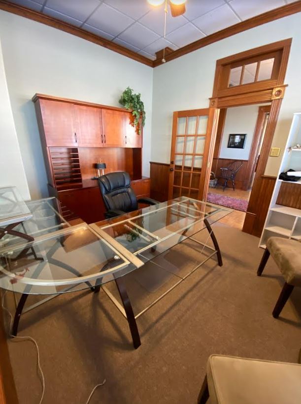 CreativeWorksp1's tweet image. A pic of an office we offer at Creative Workspaces. officespacerentleasenavasotatexas.com  #rent #lease #houston #texas #navasota #real #estate #rentals #leasing #office #space #grimes #county #harris #co working