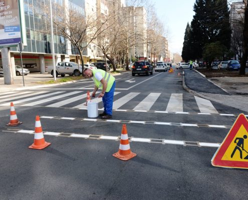 GradPg's tweet image. #Gradonačelnik Vuković obišao završne radove u ulicama Oktobarske revolucije i Pete proleterske brigade📍 #Putevi #Zelenilo #CoolCity 🎨podgorica.me/?p=63462