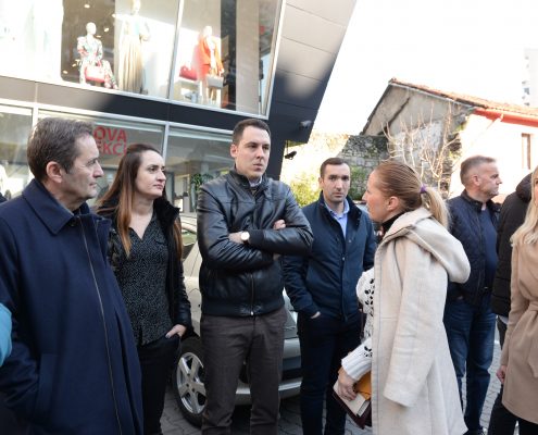 GradPg's tweet image. #Gradonačelnik Vuković obišao završne radove u ulicama Oktobarske revolucije i Pete proleterske brigade📍 #Putevi #Zelenilo #CoolCity 🎨podgorica.me/?p=63462