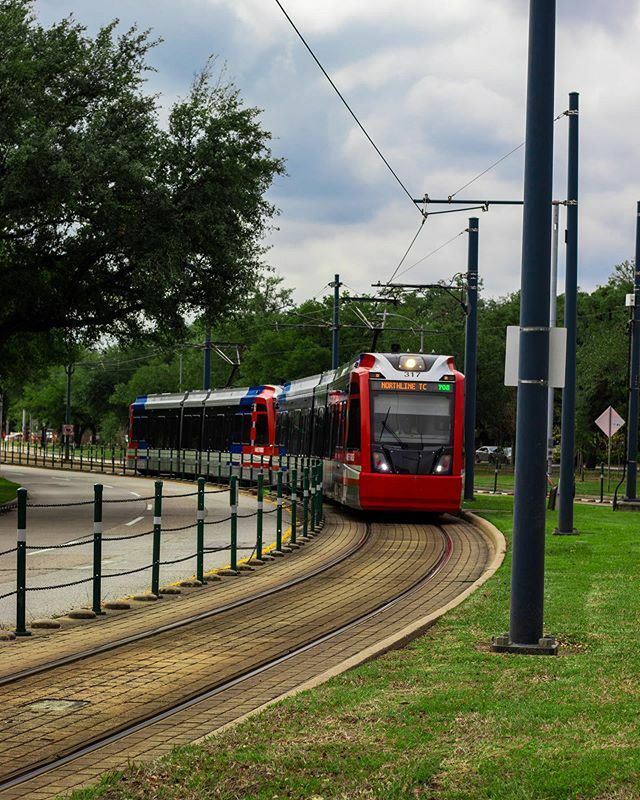 Jdynes_Films's tweet photo. Sometimes, all we need is a new perspective.

#downtownhouston #downtownhoustonphotography #metro #metrorail #houston #train #trainphotography #houstonmetro #teamcanon #sandisk #canonsl2 @houston @metrohouston https://t.co/bvSY1QqbA1 https://t.co/dP0dXAXaNX