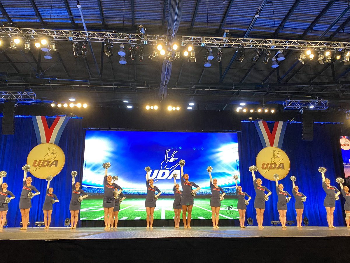 Bearden HS &amp; North Vermilion HS with contagious spirit and pride their schools in for Large Varsity Game Day Finals! #UDAnationals