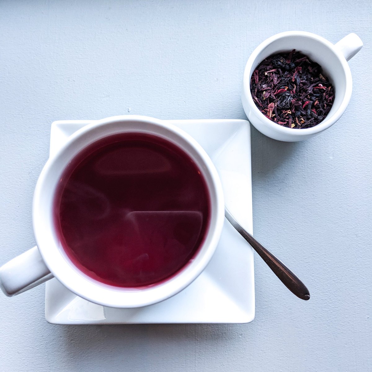 Frosty mornings call for soothing sips of elderberry tea 🍵 positive benefits include high Vitamin C and antioxidants, boosting your immune system, and a smooth calming flavour #RiseAndShine #Guelph #ElderberryTea