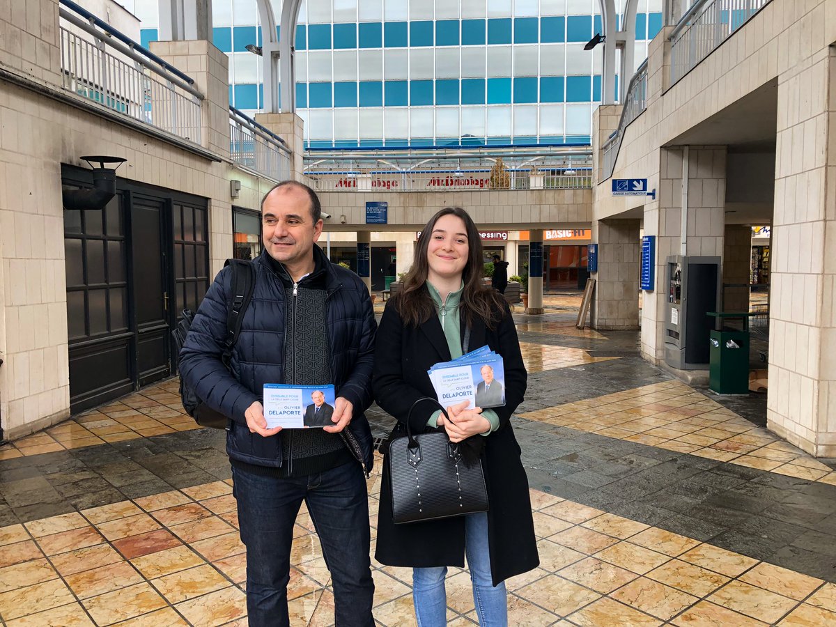 EnsembleLCSC's tweet photo. L’équipe d’Ensemble Pour La Celle Saint-Cloud avec Olivier Delaporte toujours motivée : ce matin au Marché Berthet et à Élysée Village pour échanger avec vous ! 

#EnsemblePourLCSC #LCSC #Municipales2020 @odelaporte https://t.co/6d16WOeyDi