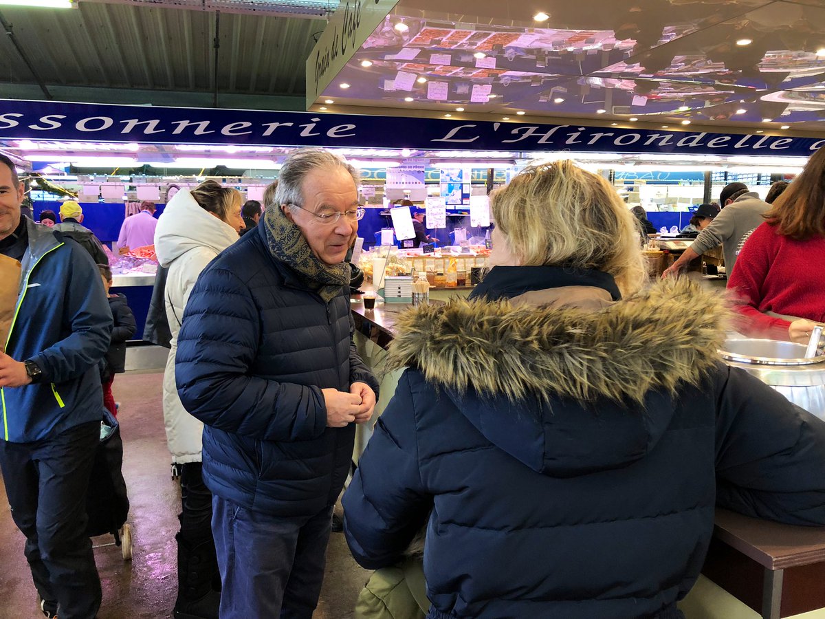 EnsembleLCSC's tweet photo. L’équipe d’Ensemble Pour La Celle Saint-Cloud avec Olivier Delaporte toujours motivée : ce matin au Marché Berthet et à Élysée Village pour échanger avec vous ! 

#EnsemblePourLCSC #LCSC #Municipales2020 @odelaporte https://t.co/6d16WOeyDi