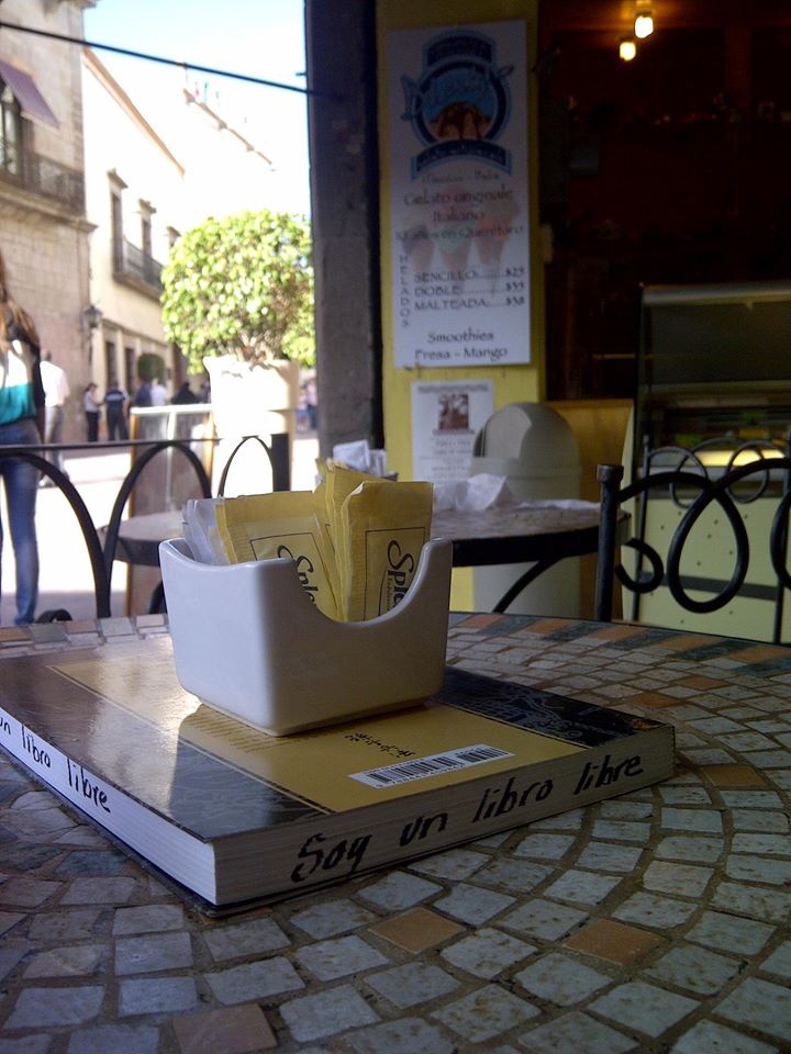 edularity's tweet image. Gracias Leo.

Hace 13 años comenzamos a &quot;abandonar&quot; libros, no solo en bancas, sino en casetas telefónicas, restaurantes, bardas. 
Hemos liberado libros de todo tipo: desde el Quijote hasta novela erótica.
Toda una experiencia. #LibroLibre

@perezata @fryditajmayto @StradaVictor