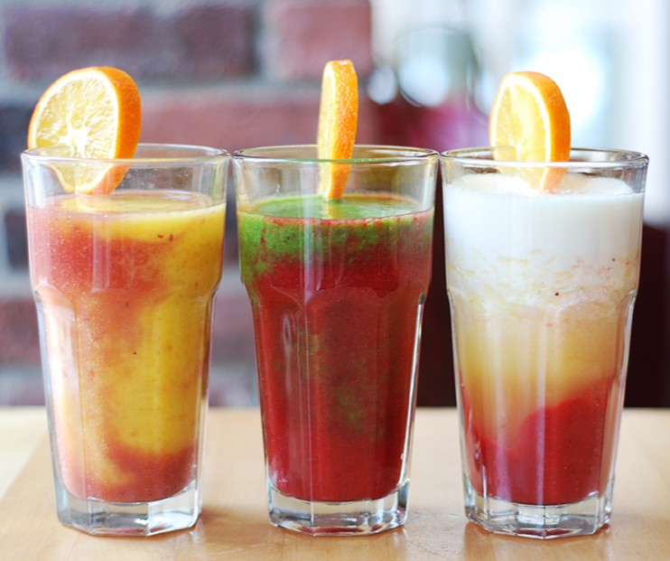 C'est le début du week-end !⁣
Avec l'hiver, faites le plein de vitamines avec nos smoothies : Le Sunset, Le Rose bonbon et Le Perroquet.⁣
-
It's the weekend!⁣
Start it by filling up on vitamins with our #smoothies: Sunset smoothie, Pink banana smoothie and Parrot smoothie.⁣