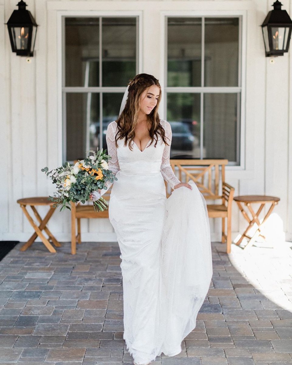 Our #realbride Liz looks so stunning in #Style4817 😍 Long lace sleeves are one of our favourite bridal trends!

Photography: @JadieJoPhotography
Bridal Boutique: <a href="/danellibridal/">d'Anelli Bridal</a>