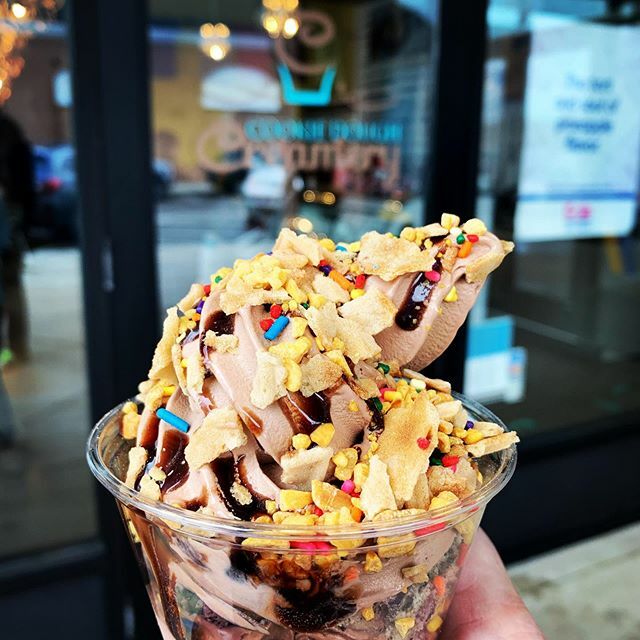 bethanybee2's tweet photo. Oh hey, #icecreamforbreakfastday. Nice to see you again! 🍦😍 https://t.co/zurB9jRkKG
