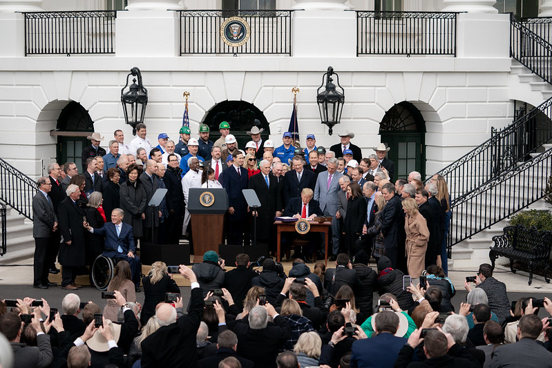Official White House photo : D. Myles Cullen