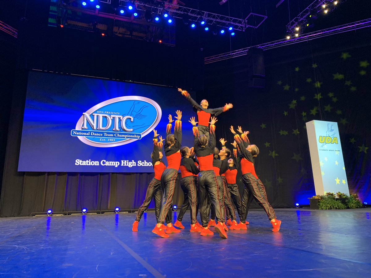 UDAnews's tweet photo. Lift yourself up, by lifting others up! These dancers are managing to reach new HEIGHTS! 🤩 #UDAnationals https://t.co/lJqGLFOqF8
