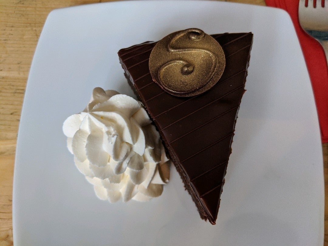 Euthumia's tweet photo. #ennijó #hungarianthings #lifeisshort (@ Sweet Passion Cakes in West Byfleet, Surrey) https://t.co/HygJw0vcHn https://t.co/Wr9vcRNO8Q