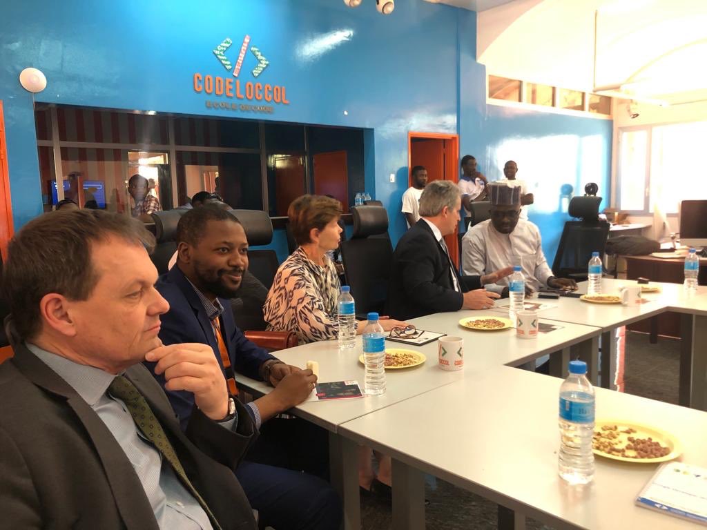 guimbasaidou's tweet photo. Nous avons eu le plaisir d’accueillir à la cité de l’innovation le Directeur General Adjoint du FMI, David Lipton, et sa délégation en visite au Niger. #Niger2.0, #CodeLoccol, #eBani (etakara2018), #DronesAfrica, #FinTechNiger et #IcrisatNiger
#NigerRising https://t.co/MDC6hRsJPu