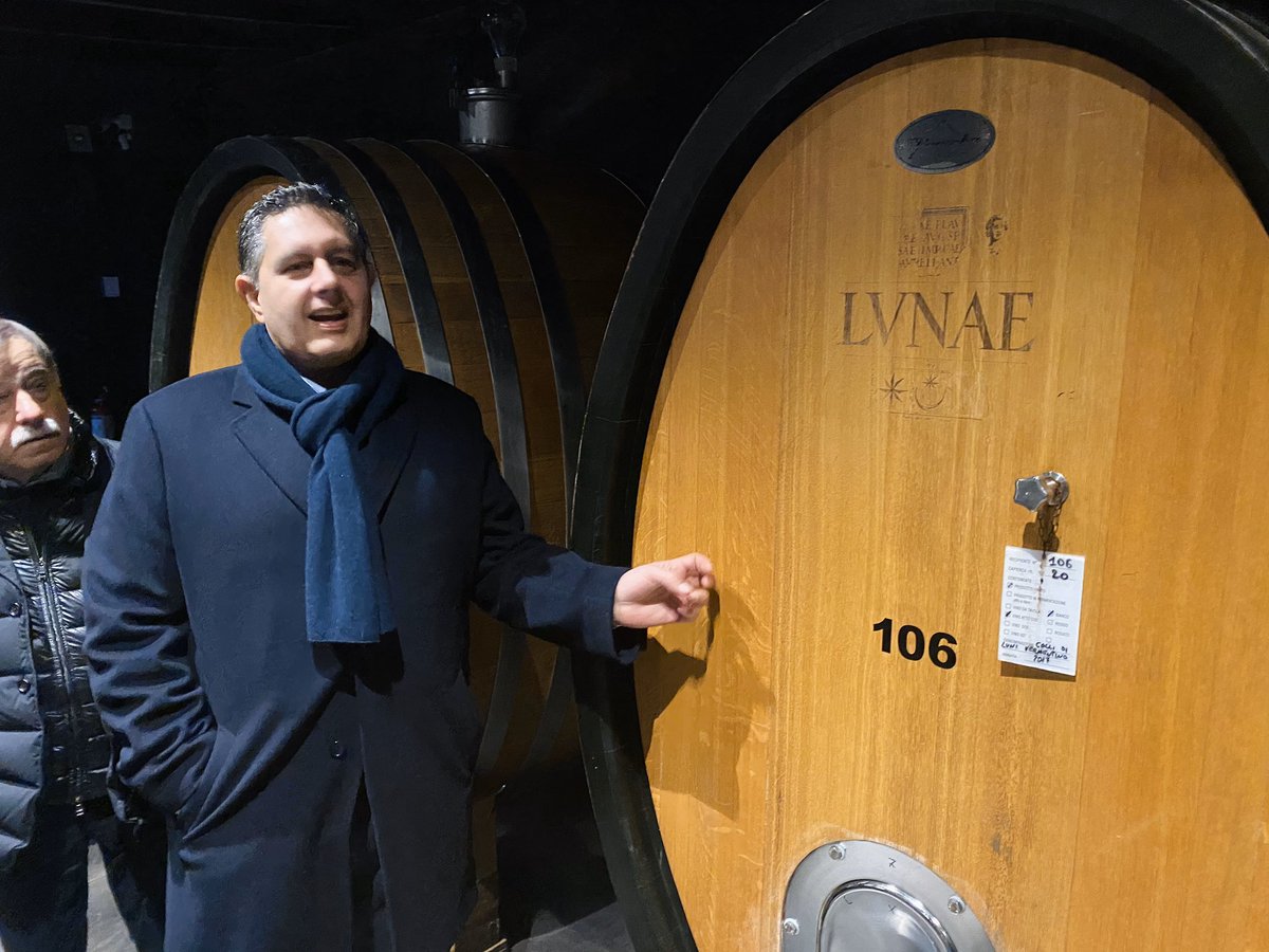 GiovanniToti's tweet photo. Buon sabato dalle Cantine #Bosoni, che producono alcuni tra i #vini più buoni della #Liguria, tra cui il Vermentino Colli di Luni Etichetta Nera, eletto miglior bianco del 2019 in Italia. A maggio verrà inaugurata una nuova parte... #AvantiLiguria
Leggi➡️https://t.co/VFRh39HxMe https://t.co/wJkhFrMdnt